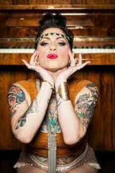 Danielle Colby's Image
