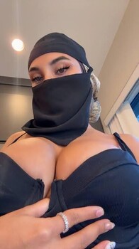 Azilia Hadid Bild