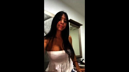 Jenniponce nude Flaunts Her Chest And Cleavage-103218