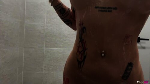 Arlene Lee nude masturbating cutie