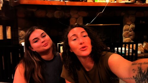 Karlyetaylor leaks Massages Her Boobs