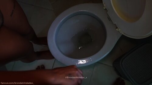 Brenda Trindade Enjoys A Golden Shower In The Bathroom