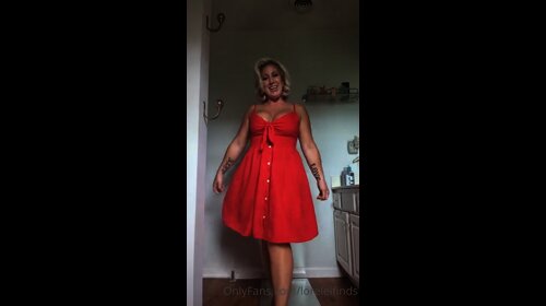 Lorelei Finds aka Loreleifinds leak her dinner dress